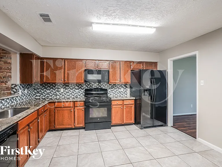 17927 Lake Manor Dr — Photo 7