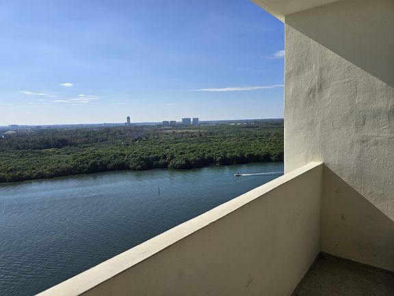 2nd image of 300 Bayview Dr #Penthouse 2