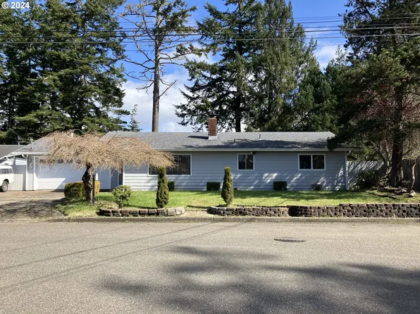 3793 Fir St, North Bend, OR 97459