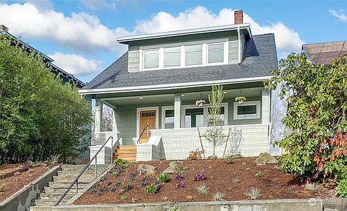 4541 5th Ave NE Photo 1