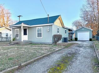 2422 W Nichols St, Springfield, MO 65802