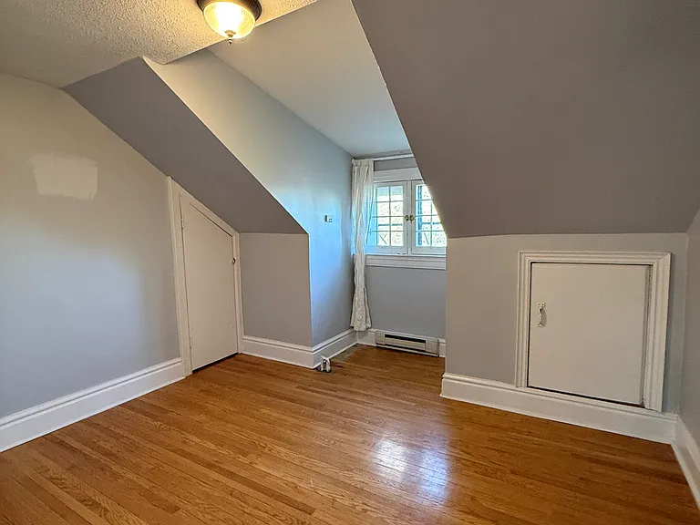 61 Paisley St — Photo 4