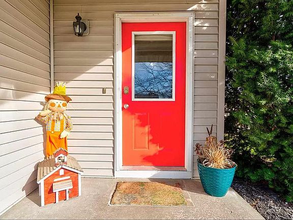 3rd image of 504 Augusta Cir