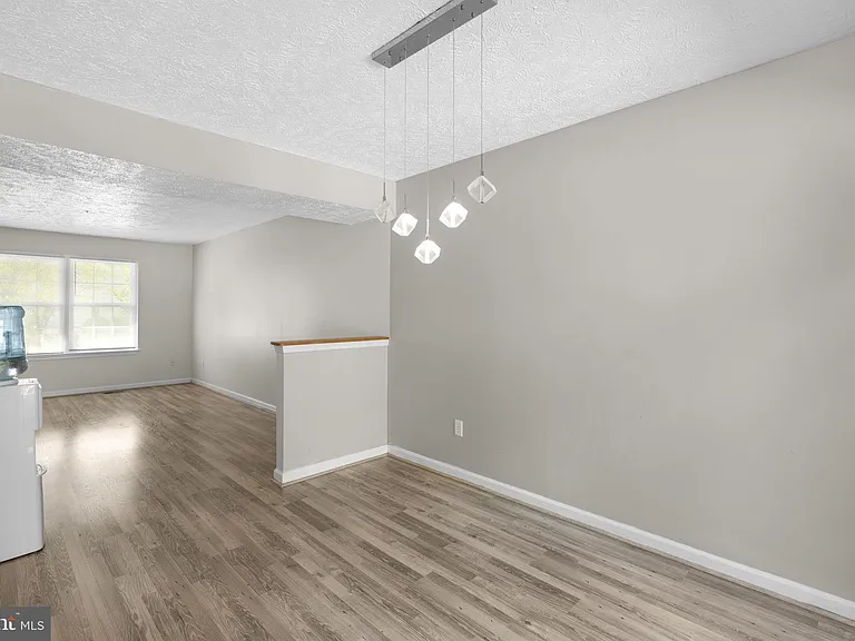 1043 Debbie Ave — Photo 10