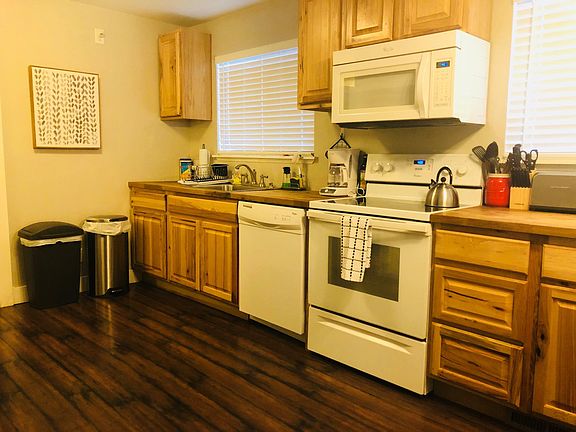 Large, spacious kitchen with lots of storage. Dishwasher, electric oven, microwave.