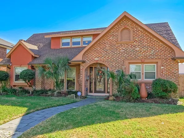 2248 Leon C Simon Dr, New Orleans, LA 70122