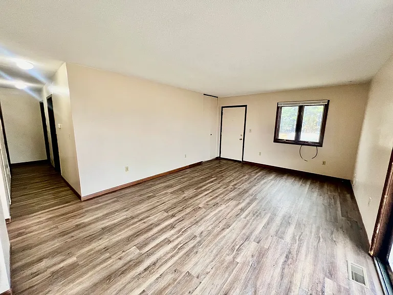 Thompson Apartments — Photo 23