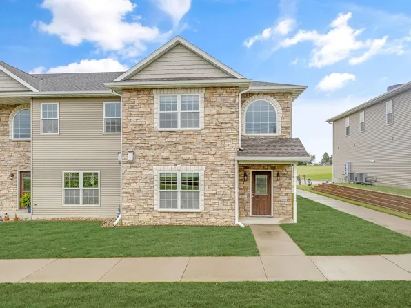 4423 Wild Rose Ct, Cedar Falls, IA 50613