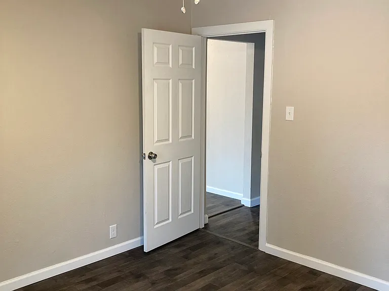 207 Fredonia St — Photo 10