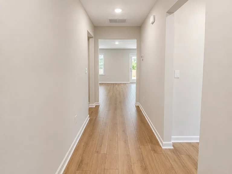 102 Asbury Park Dr — Photo 2