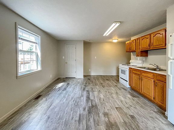 2nd image of 1413 W University Ave APT 8