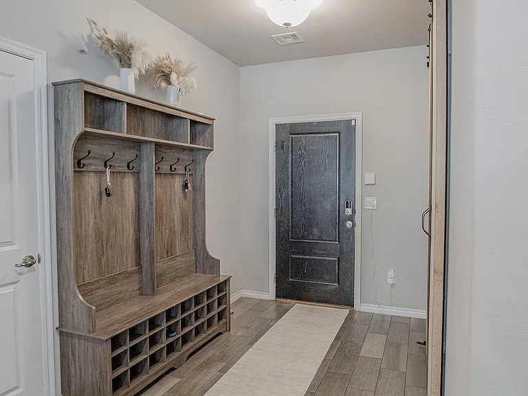2501 Caden Ct — Photo 27