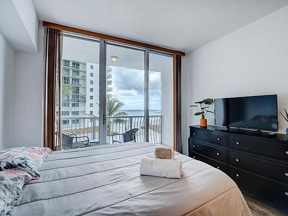 4th image of 1750 N Bayshore Dr #1203