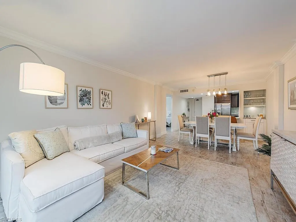 2 bed, 2.0 bath, 1050 sqft, $8,000 — Photo 2