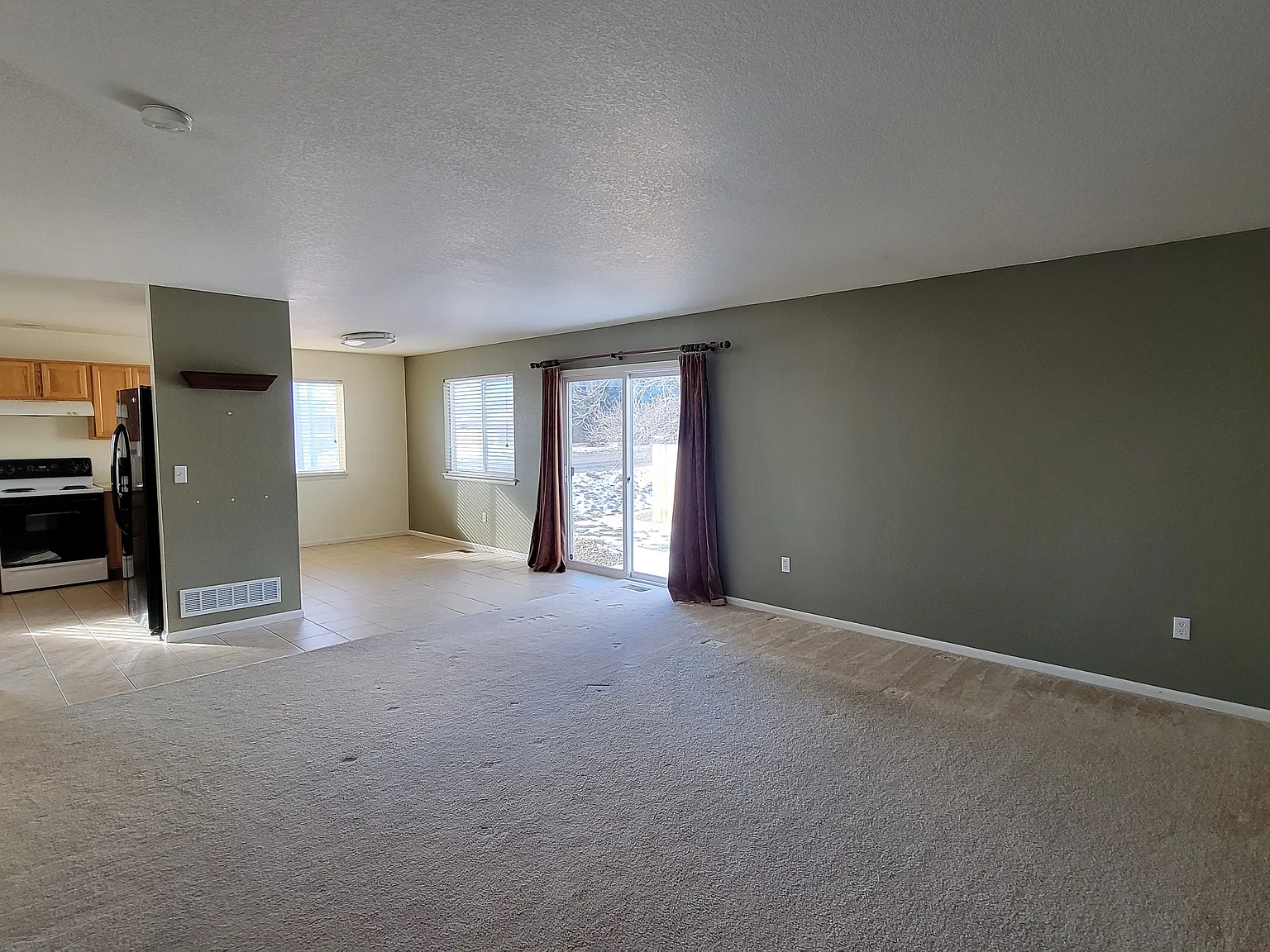 4 bed, 3.5 bath, 2284 sqft, $2,950 — Photo 4