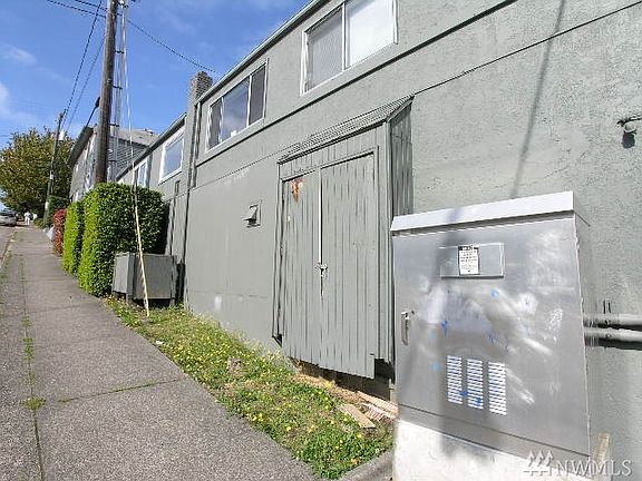 2nd image of 609 S 15th St APT 102