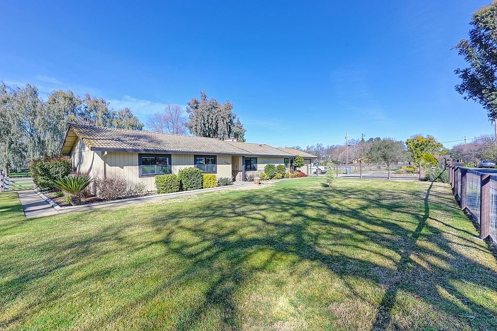 0ef2a242cc81f0ef103a71d20c734b