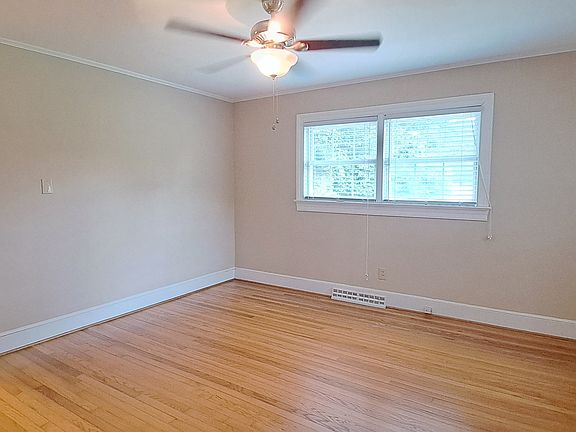 3rd image of 1304 Stockton Rd