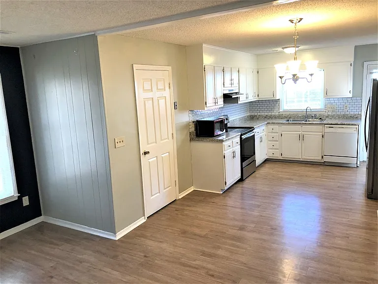2900 Glen Hollow Rd — Photo 6