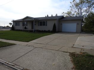 434 S Calhoun St, Lapeer, MI 48446