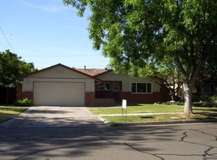 2817 E Hampton Way, Fresno, CA 93726
