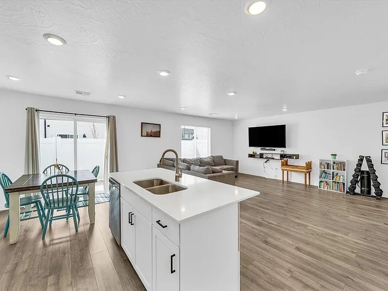 361 W 2050 N #58 — Photo 3
