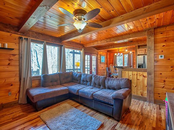 5th image of 164 Woodfern Dr