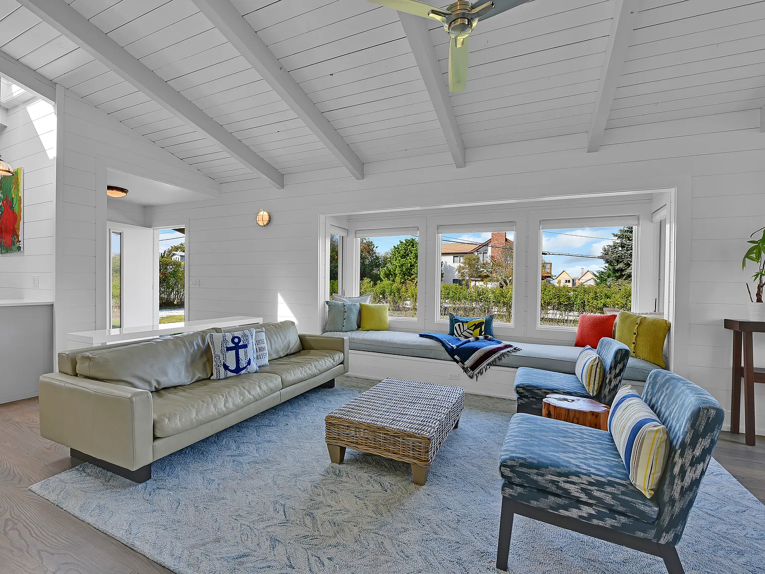 Stylish Montauk Gem with Beach Access — Photo 3