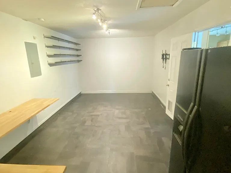 784 Alcazar Ave — Photo 6
