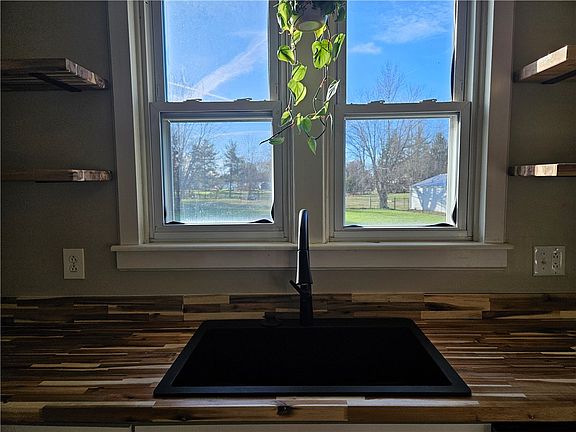 3rd image of 2939 Mechanicsburg Rd