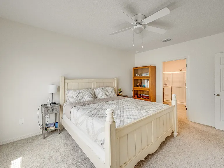 1075 Trinity St — Photo 23