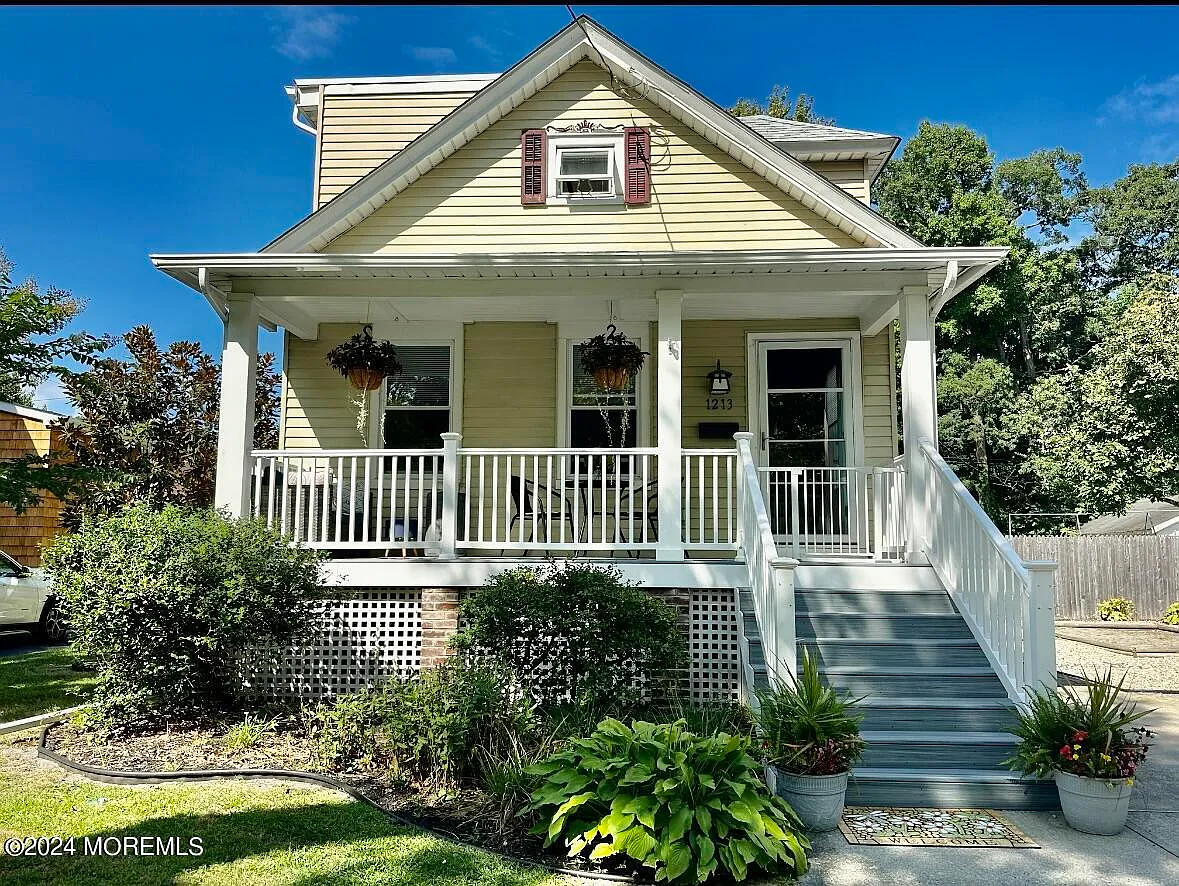 Building Photo - 1213 4th Ave