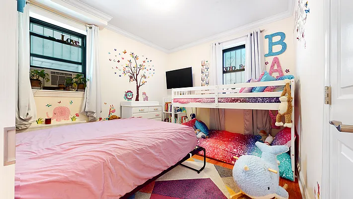 Sold by Bizzarro Agency | media 10