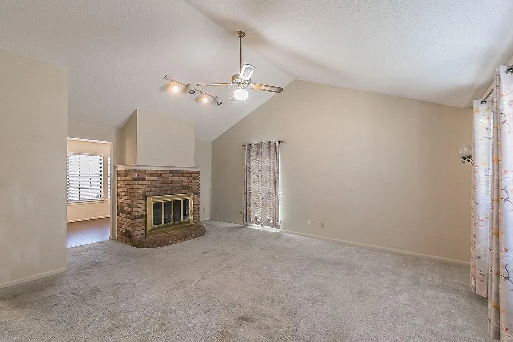 3 bed, 1500 sqft, $2,400 — Photo 3