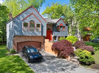 284 Schenck Avenue, Great Neck, NY 11021