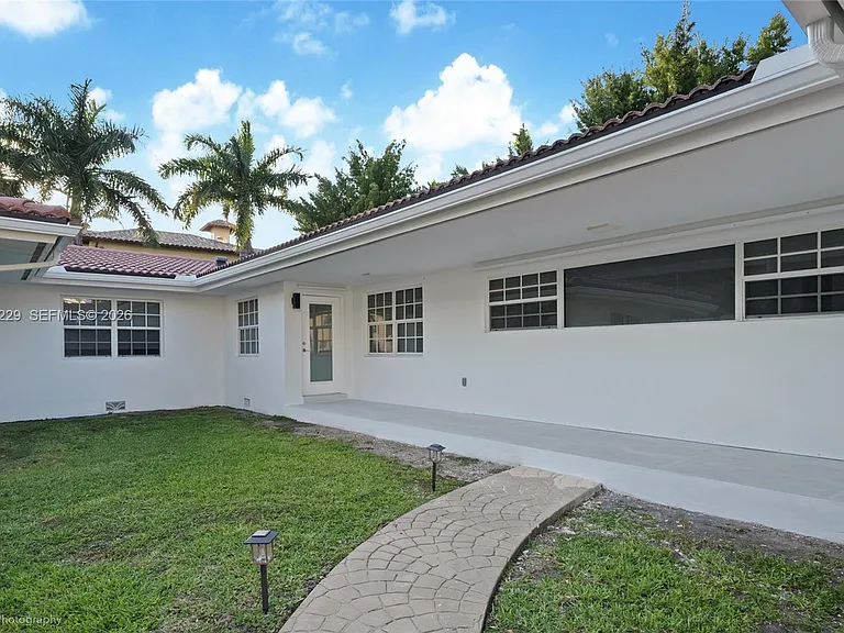 52 Camden Dr — Photo 7