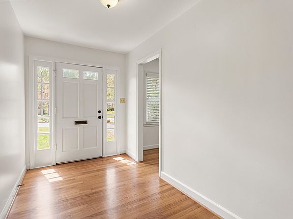 5th image of 2431 Hickory Ave