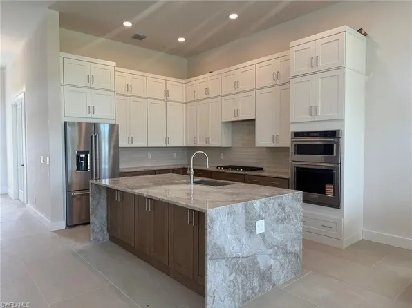 8705 Driftwood DR, NAPLES, FL 34114