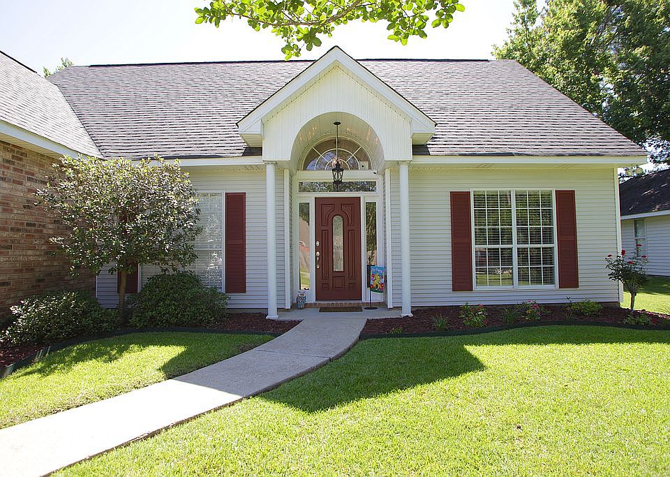 2nd image of 405 Greencrest Dr