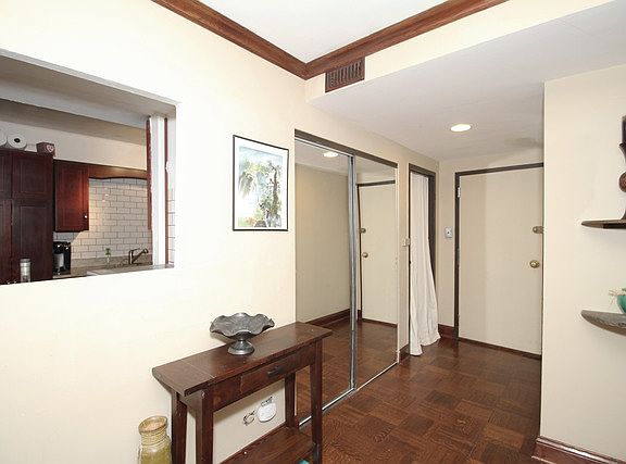 4th image of 1350 N Astor St APT 10C