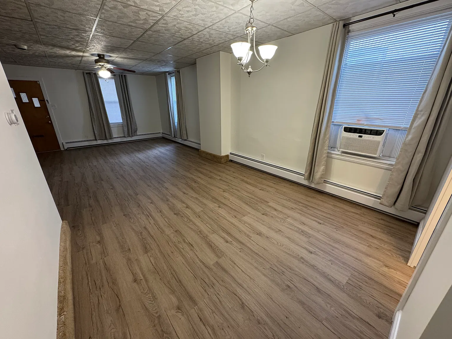 2 bed, 1.5 bath, 1400 sqft, $2,300 — Photo 2