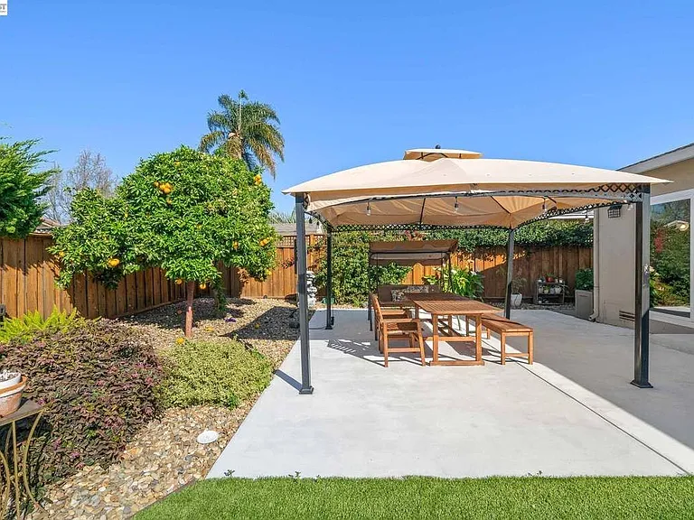 35290 Farnham Dr — Photo 38