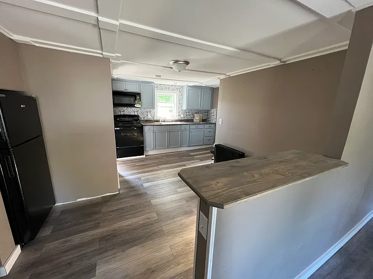 24 Gilford Ave #6B — Photo 4