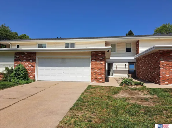5810 Oakridge Dr, Lincoln, NE 68516