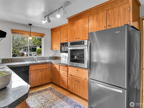 5th image of 19220 46th Avenue NE