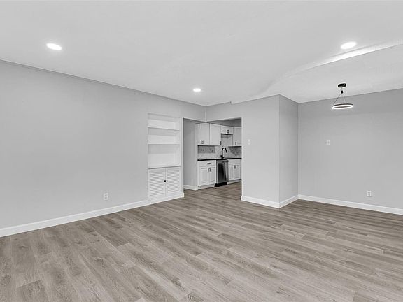 5th image of 9846 Portage Dr
