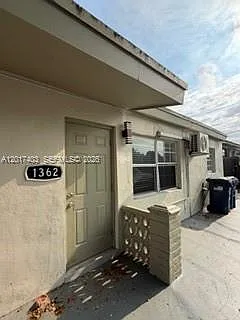 Building Photo - 1362 NE 145th St #1362