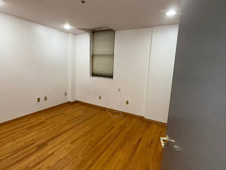 208 W Genesee St — Photo 9