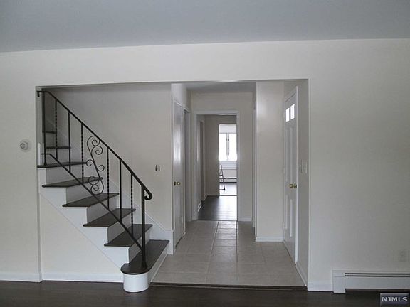3rd image of 5 Glenn Ct