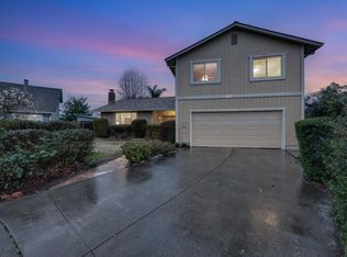 812 Saint Louis Ct, Petaluma, CA 94954